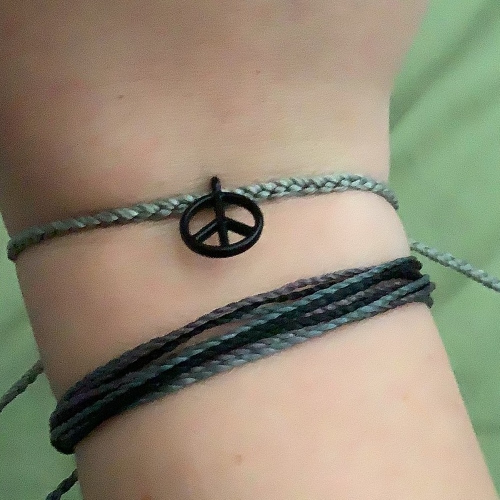 Black and gray pura vida set